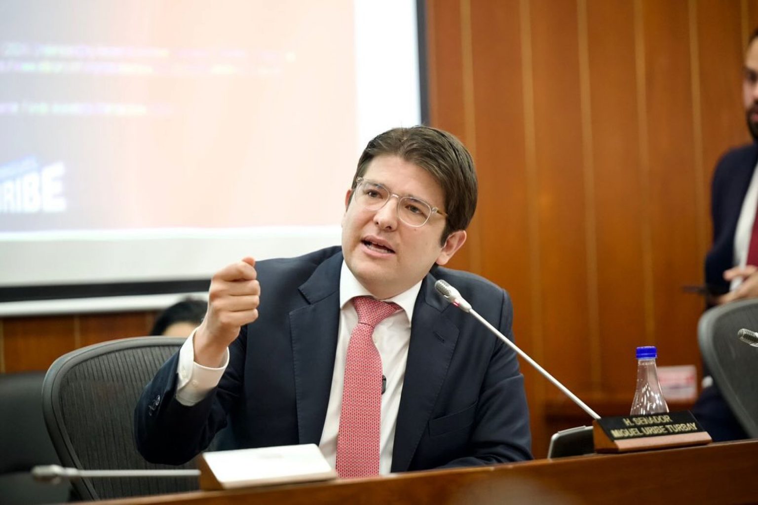 Morre senador colombiano Miguel Uribe Turbay vítima de atentado em Bogotá