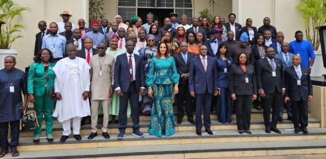 Angola e Nigéria reforçam cooperação bilateral com assinatura de 15 memorandos durante a 5.ª Sessão da BEJC em Luanda.