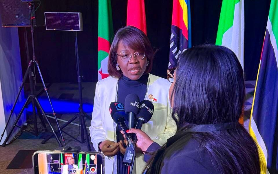 Angola participa no J20 em Joanesburgo, mas justiça interna continua sob críticas de politização e falta de independência.