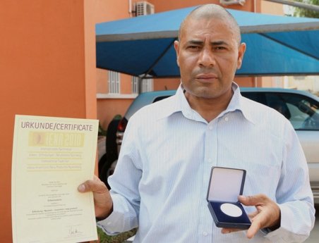 Hélder Silva, inventor angolano, falecido a 9 de setembro, foi sepultado em Portugal, deixando um legado científico de referência internacional.