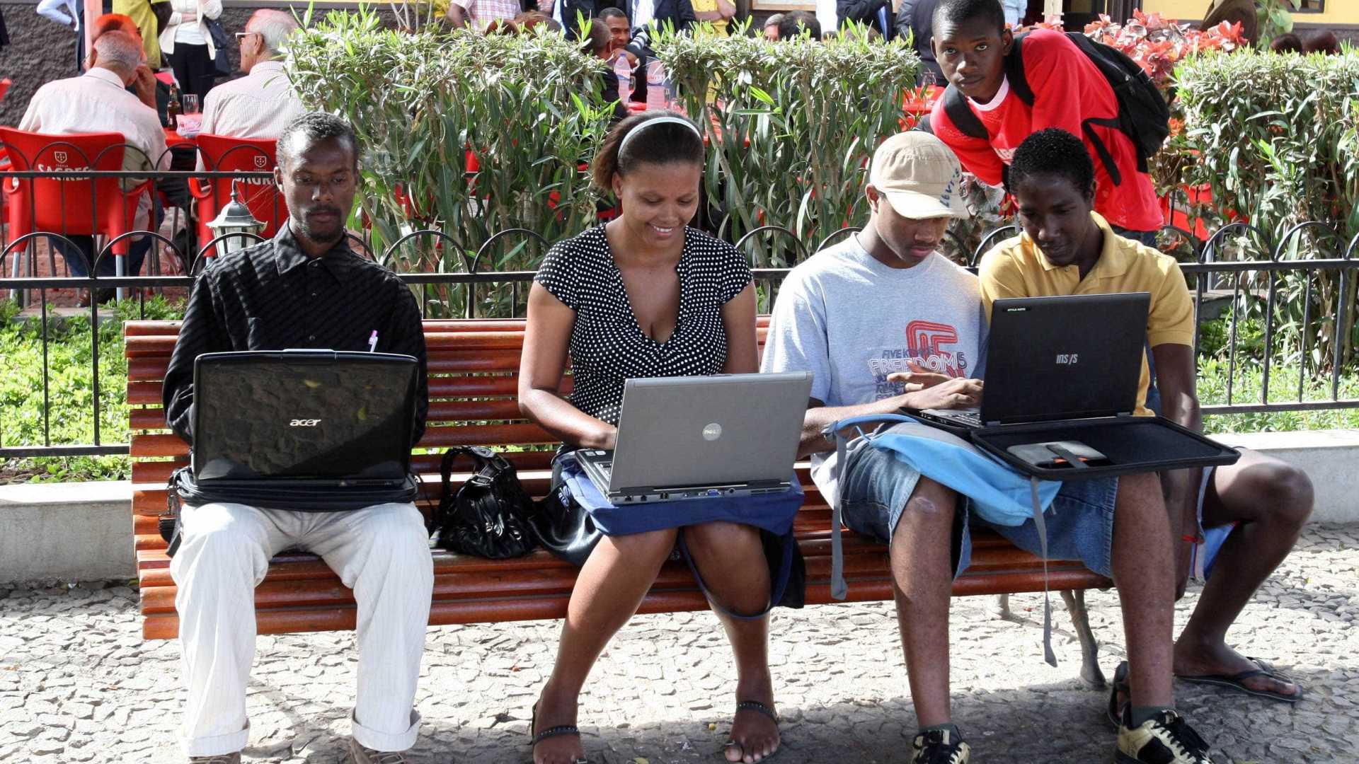 Sílvio Almada, presidente da Associação Angolana de Internet, durante o VIII Fórum Telecom do Expansão, em Luanda.