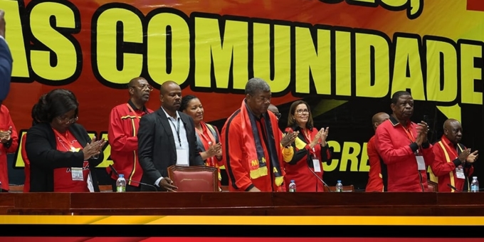O MPLA no fio da Navalha