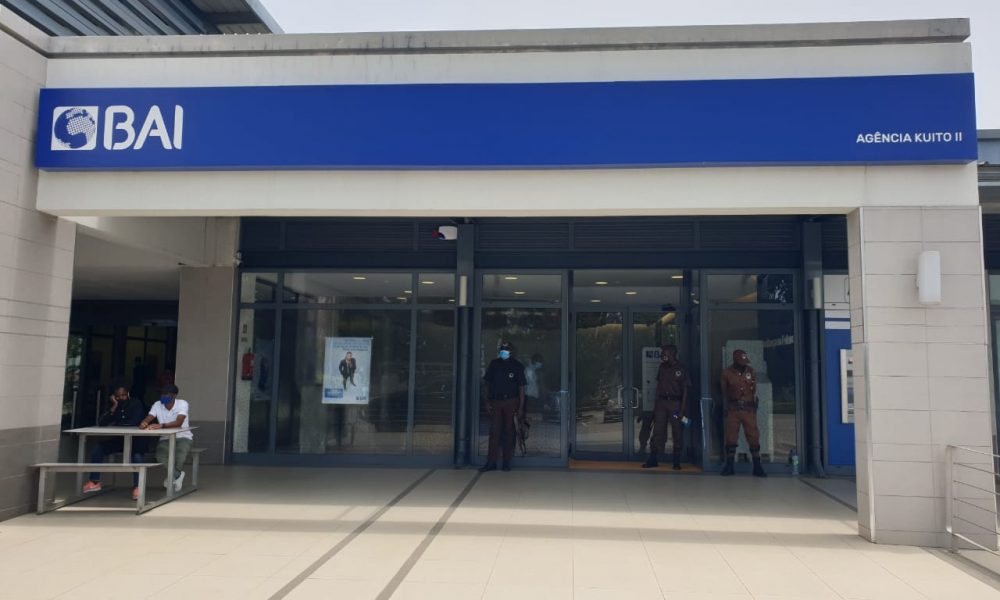 SIC detém funcionários do BAI acusados de desviar mais de 5 mil milhões Kz no Cuanza-Sul.