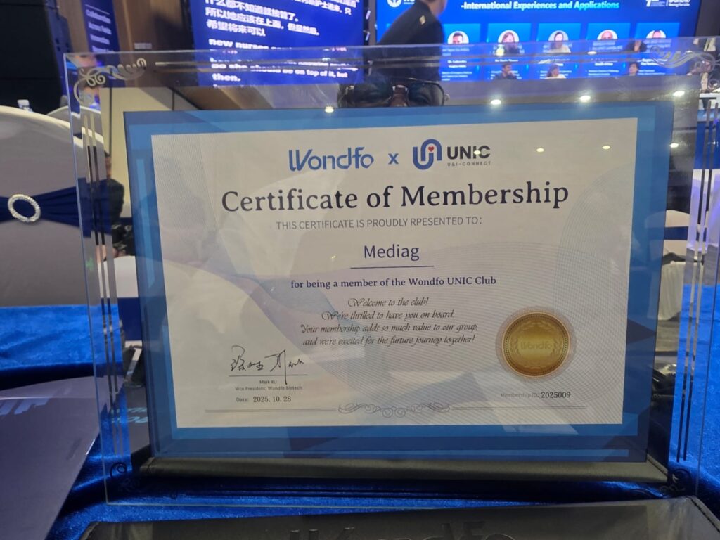 Lourenço Quixari recebe em Guangzhou a certificação internacional que coloca a Mediag entre os oito melhores laboratórios do mundo.
