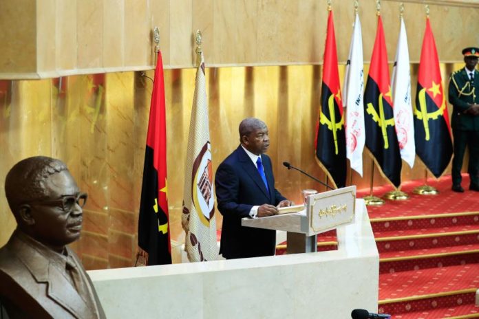 O Presidente João Lourenço durante o discurso sobre o Estado da Nação, onde apelou à Suíça a devolver fundos pertencentes a Angola.