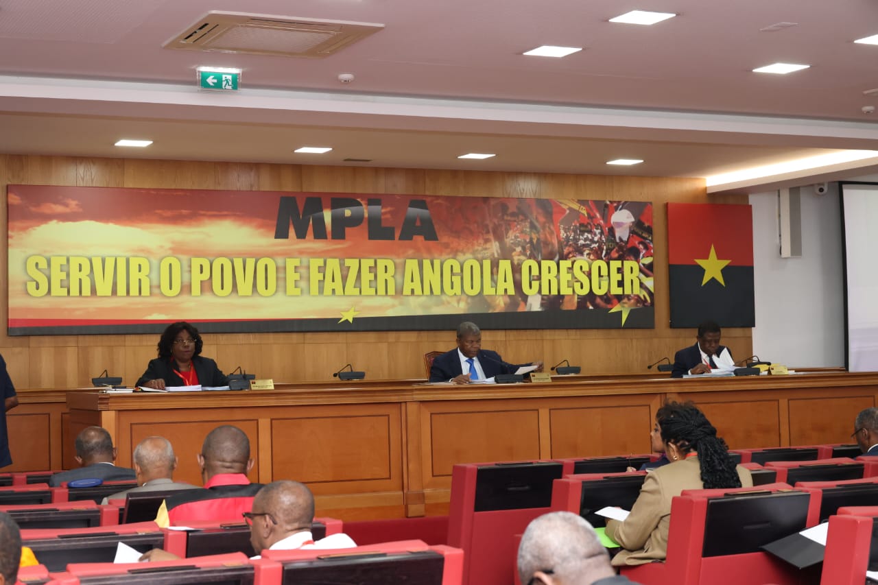 MPLA constitui único partido democrático em Angola, afirma jurista Bali Chionga