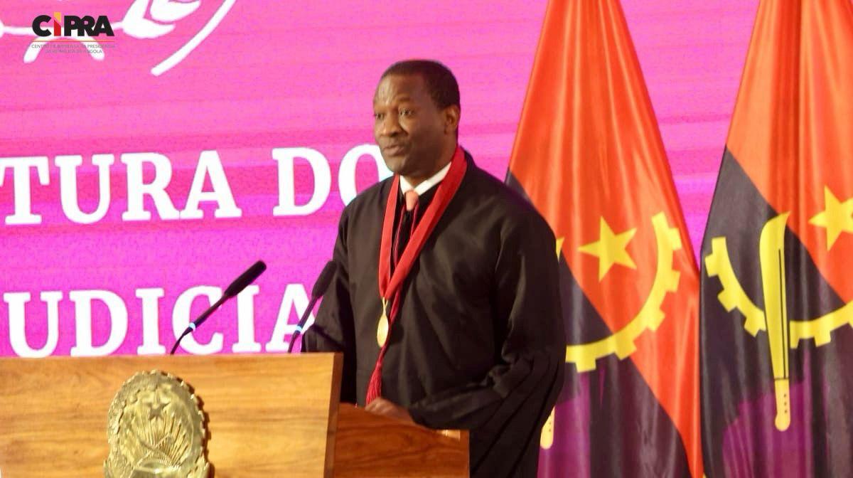 O bastonário da OAA, José Luís Domingos, defende reformas profundas para resgatar a credibilidade da justiça angolana.