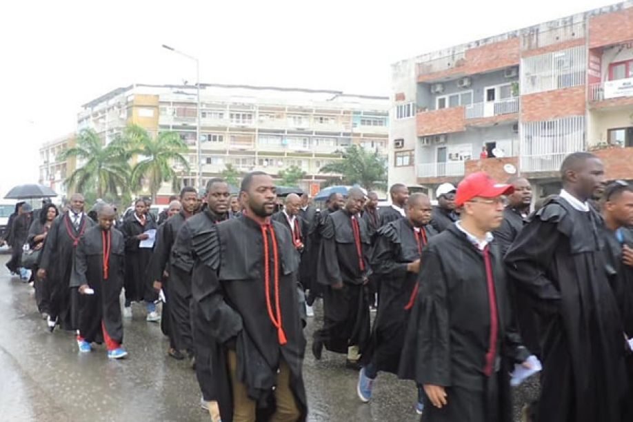 Sindicato dos Oficiais de Justiça prepara deliberação sobre greve em Luanda.