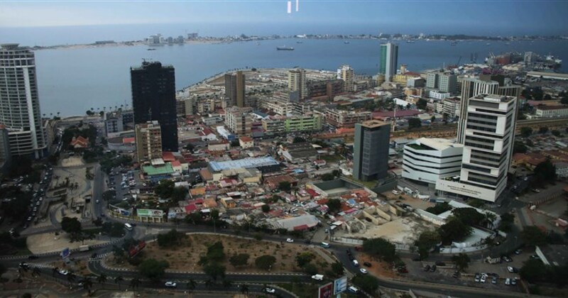 Representantes do Dubai Investments Park Angola e do Reportage Group assinam acordo de 500 milhões USD para novos condomínios residenciais.