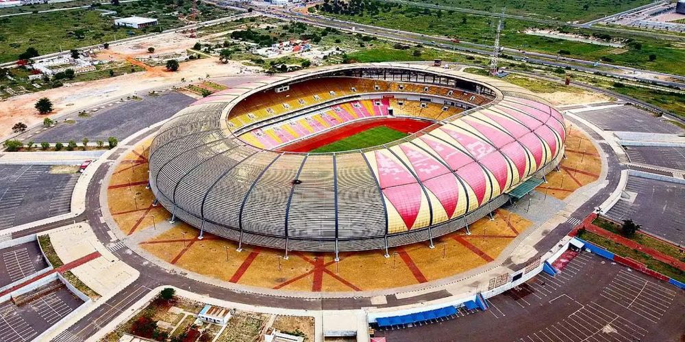 Obras de requalificação do Estádio 11 de Novembro seguem aceleradas para o amistoso entre Angola e Argentina.