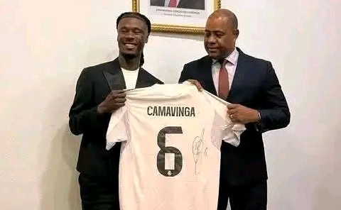 Eduardo Camavinga manifesta vontade de criar academia de futebol em Angola após encontro com Paulo Madeira