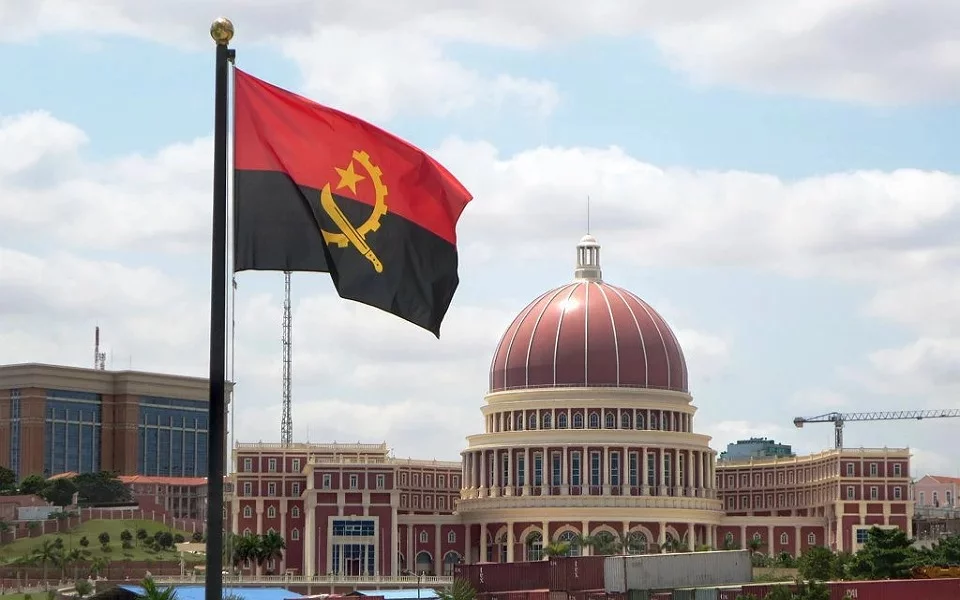 Ministério dos Transportes anuncia concurso internacional para exploração e manutenção do Corredor do Namibe.