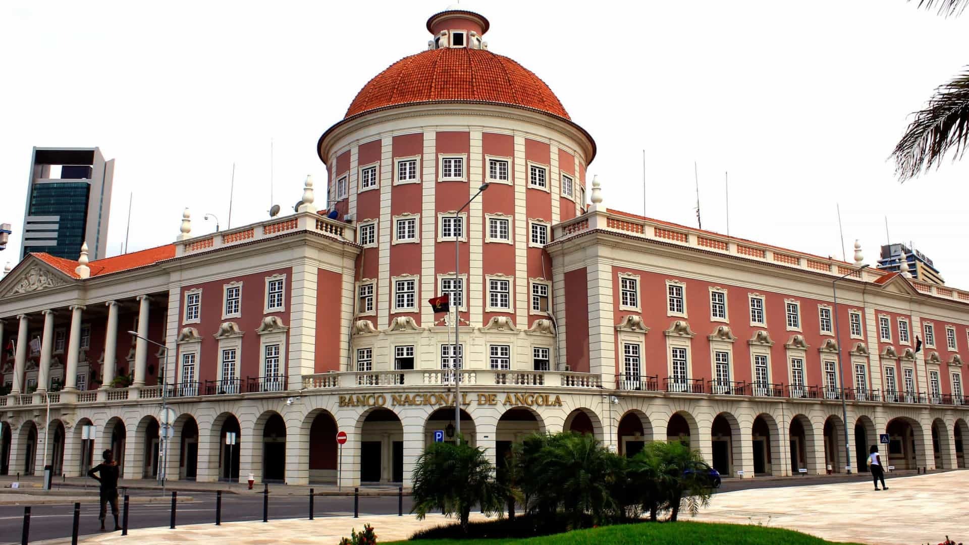 Banco Nacional de Angola divulga crescimento do crédito e distribuição por sectores em Outubro.