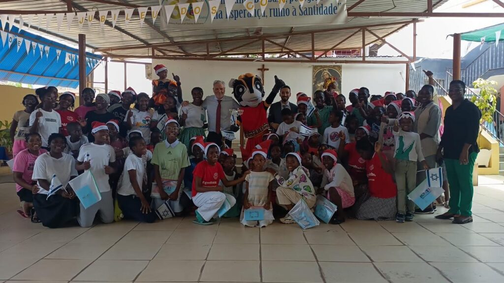 Embaixada de Israel promove acção solidária com crianças do Centro Mama Muxima, em Luanda