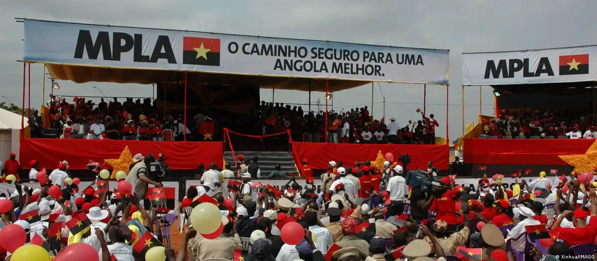 Porta-voz do MPLA diz que reformas causam desconforto, mas garante empenho em melhorar condições de vida.