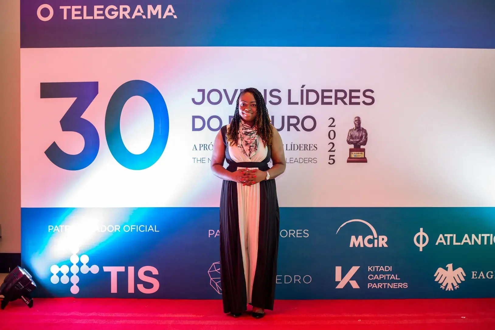 Dra. Edna Mascarenhas recebe prémio Jovens Líderes