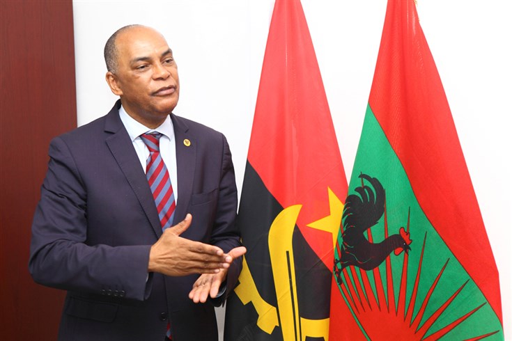 Dívida pública de Angola atinge 237,9 mil milhões de dólares, alerta Presidente da UNITA