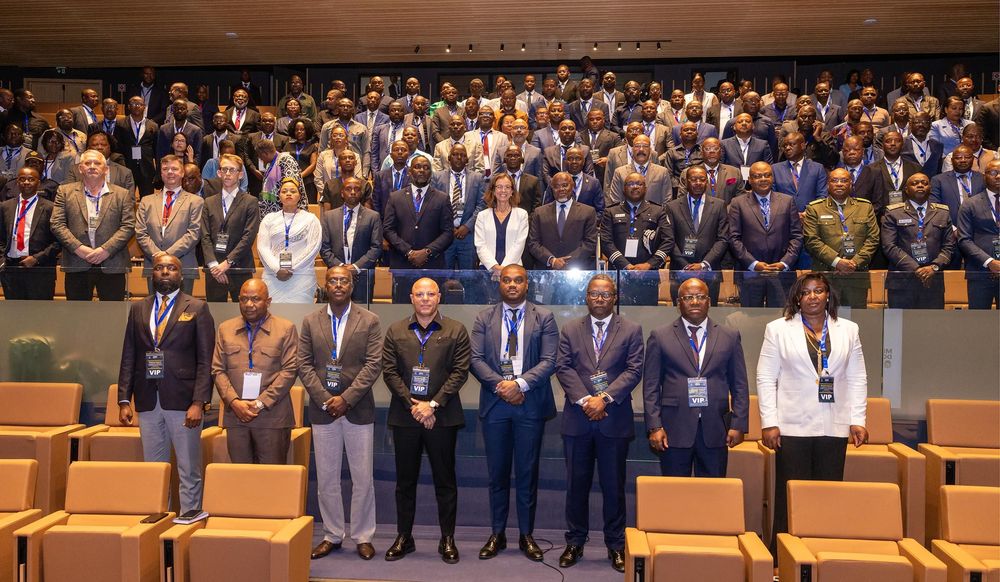 Sic e Interpol analisam casos de branqueamento de capitais na África Austral
