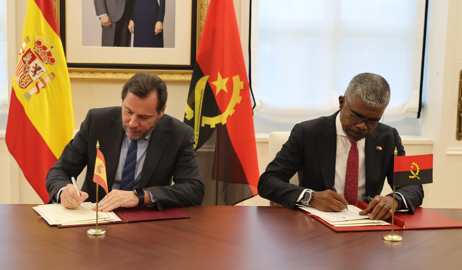 Angola e Espanha assinam acordo estratégico para a transformação do sector dos transportes