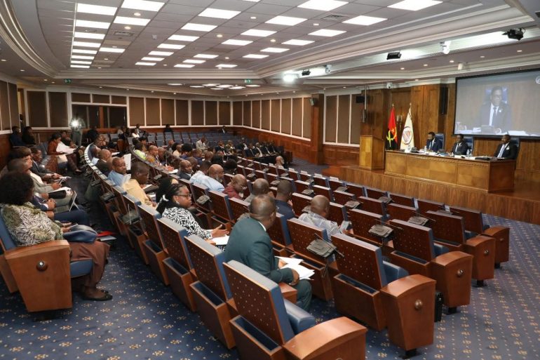 MPLA e a UNITA sem entendimento na especialidade sobre proposta de Lei das carreiras dos militares das FAA, que vai à votação final na próxima semana