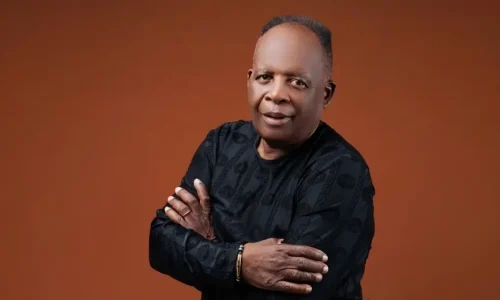 Robertinho anuncia álbum "São Maneiras" e prepara regresso ao cenário musical angolano
