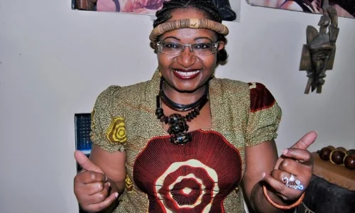 Escritora Ngonguita Diogo retrata complexidade da personalidade humana no livro “Baú dos Pecados”