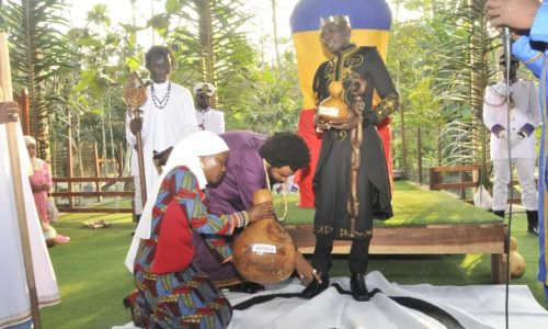 Elevação e condecorações marcam o acto de celebração dos dois anos de coroação de sua Majestade, Divino Ntothila, Tadydiambwisu Vó Tadydiantedimisi, o rei do povo NTU