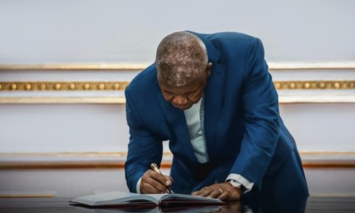 João Lourenço autoriza contratação de 341 médicos especialistas por 26,5 milhões de dólares